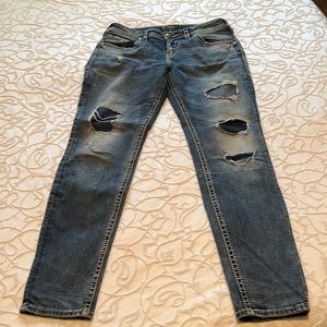 Silver jeans, boyfriend, style.